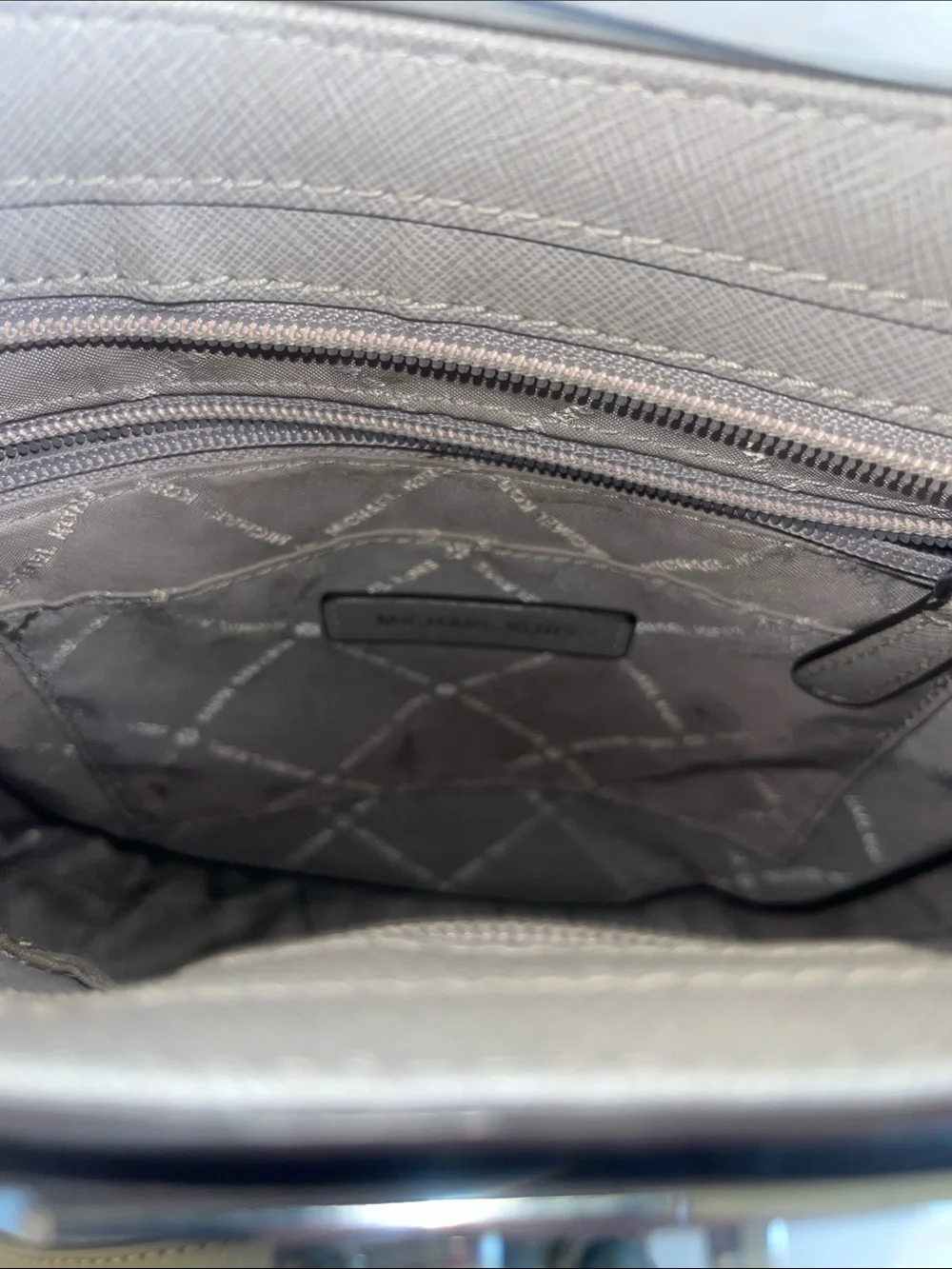 Michael Kors Hamilton Medium Top Zip Leather Messenger Bag in Pearl Gray